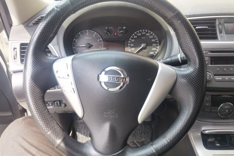 Used Nissan Sylphy 2014 1.6XV CVT Deluxe Edition Steering Wheel