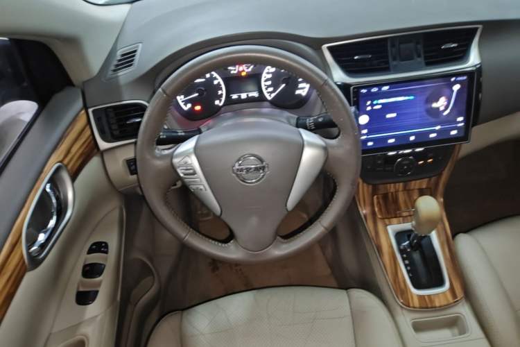 Used Nissan Sylphy 2014 1.6XV CVT Deluxe Edition Steering Wheel