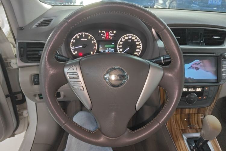 Used Nissan Sylphy 2014 1.6XV CVT Deluxe Edition Steering Wheel