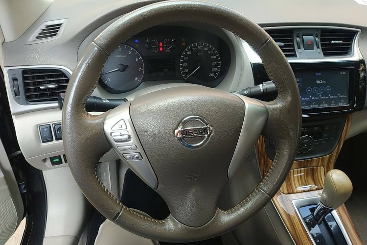 Used Nissan Sylphy 2014 1.6XV CVT Deluxe Edition Steering Wheel