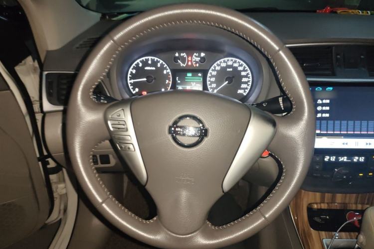 Used Nissan Sylphy 2014 1.6XV CVT Deluxe Edition Steering Wheel