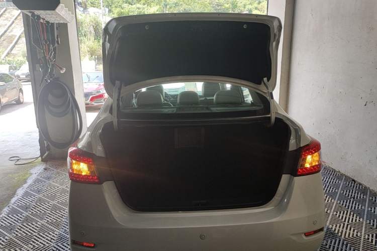 Used Nissan Sylphy 2014 1.6XV CVT Deluxe Edition Trunk