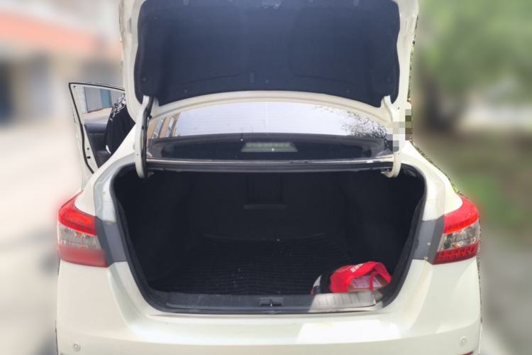 Used Nissan Sylphy 2014 1.6XV CVT Deluxe Edition Trunk