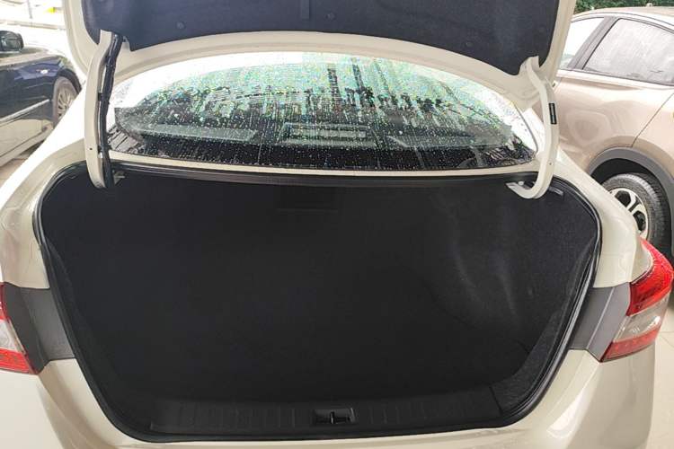 Used Nissan Sylphy 2014 1.6XV CVT Deluxe Edition Trunk