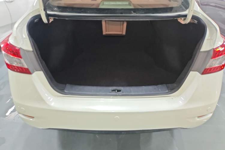 Used Nissan Sylphy 2014 1.6XV CVT Deluxe Edition Trunk