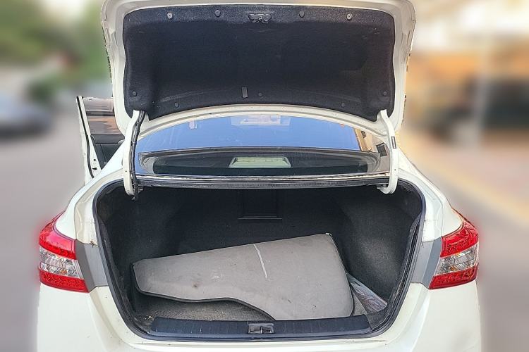 Used Nissan Sylphy 2014 1.6XV CVT Deluxe Edition Trunk