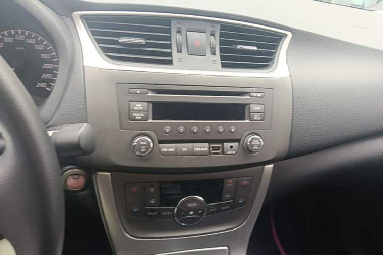 Used Nissan Sylphy 2014 1.6XV CVT Deluxe Edition Audio And AC Panel