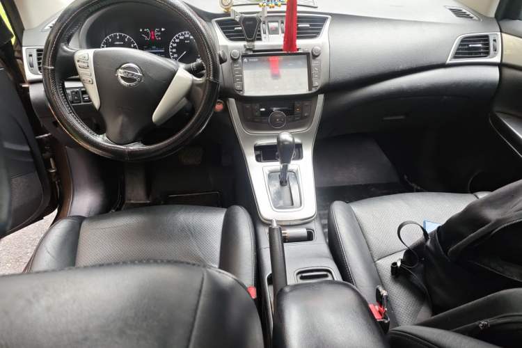 Used Nissan Sylphy 2014 1.6XV CVT Deluxe Edition Center Console