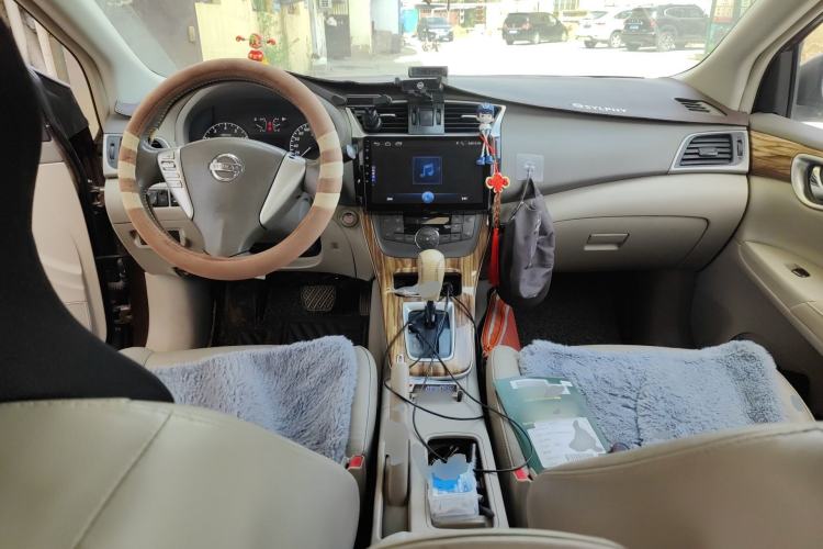 Used Nissan Sylphy 2014 1.6XV CVT Deluxe Edition Center Console