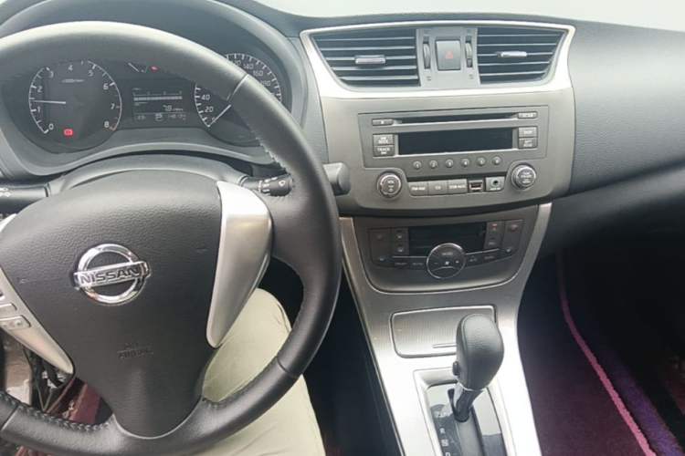 Used Nissan Sylphy 2014 1.6XV CVT Deluxe Edition Center Console