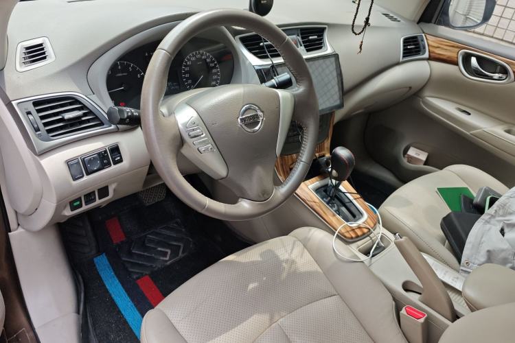 Used Nissan Sylphy 2014 1.6XV CVT Deluxe Edition Center Console