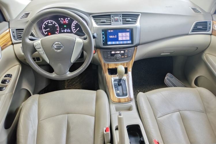 Used Nissan Sylphy 2014 1.6XV CVT Deluxe Edition Center Console