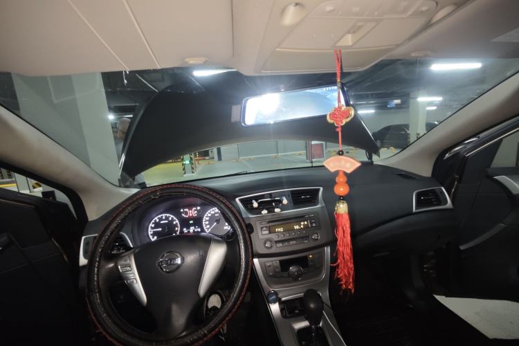 Used Nissan Sylphy 2014 1.6XV CVT Deluxe Edition Center Console