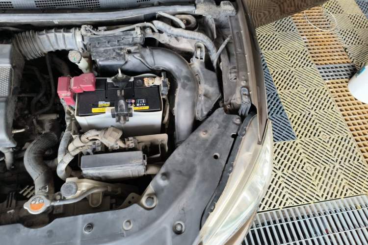 Used Nissan Sylphy 2014 1.6XV CVT Deluxe Edition Engine Bay Left