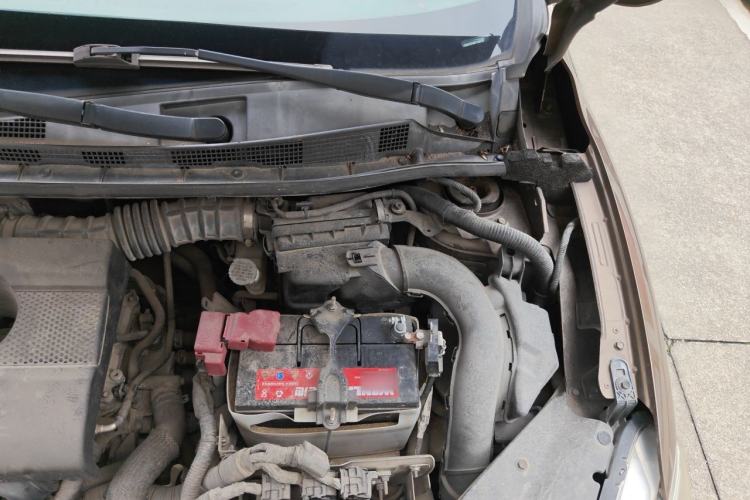 Used Nissan Sylphy 2014 1.6XV CVT Deluxe Edition Engine Bay Left