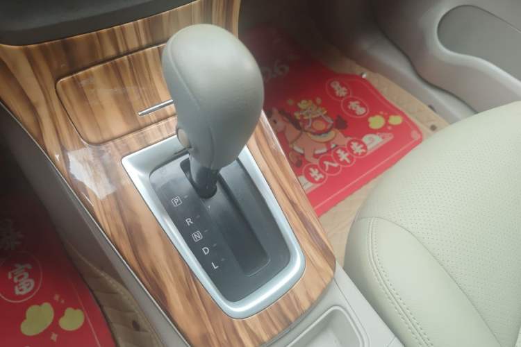 Used Nissan Sylphy 2014 1.6XV CVT Deluxe Edition Gear Lever