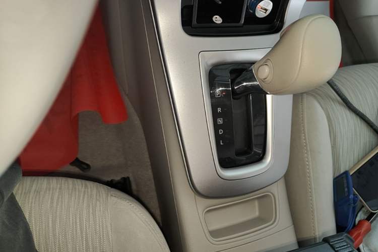 Used Nissan Sylphy 2014 1.6XV CVT Deluxe Edition Gear Lever