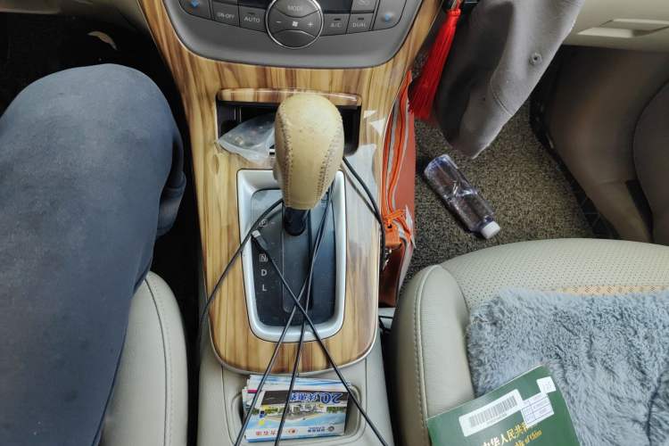 Used Nissan Sylphy 2014 1.6XV CVT Deluxe Edition Gear Lever