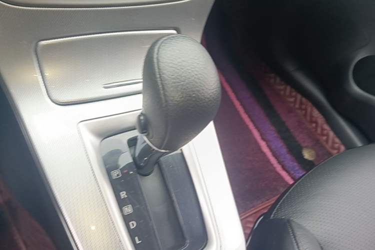 Used Nissan Sylphy 2014 1.6XV CVT Deluxe Edition Gear Lever