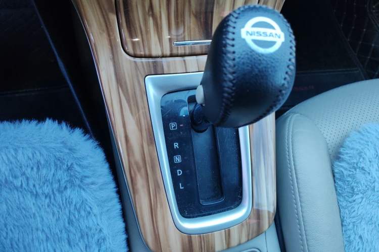 Used Nissan Sylphy 2014 1.6XV CVT Deluxe Edition Gear Lever