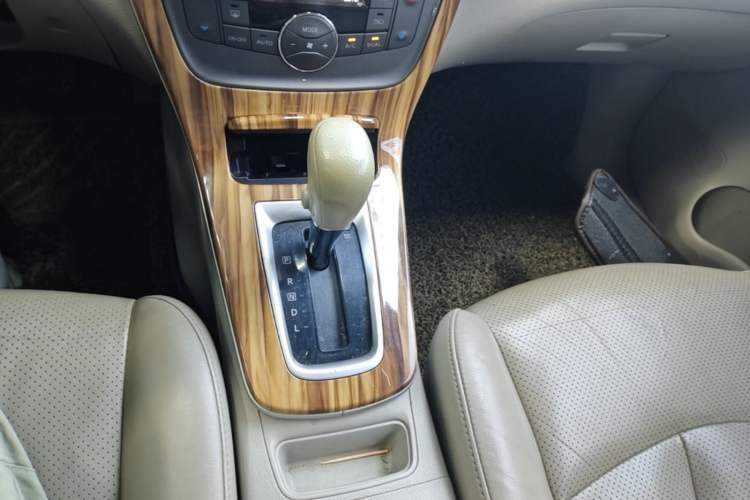 Used Nissan Sylphy 2014 1.6XV CVT Deluxe Edition Gear Lever