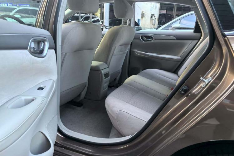 Used Nissan Sylphy 2014 1.6XV CVT Deluxe Edition Interior 3