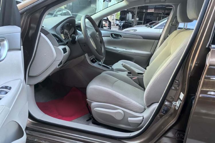 Used Nissan Sylphy 2014 1.6XV CVT Deluxe Edition Interior 4
