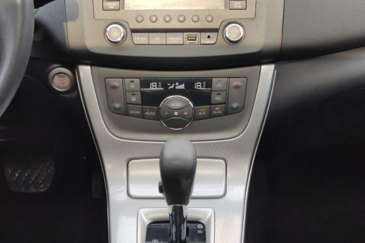 Used Nissan Sylphy 2014 1.6XV CVT Deluxe Edition Interior 4