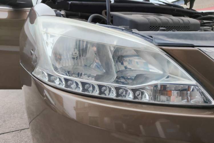 Used Nissan Sylphy 2014 1.6XV CVT Deluxe Edition Right Front Headlight