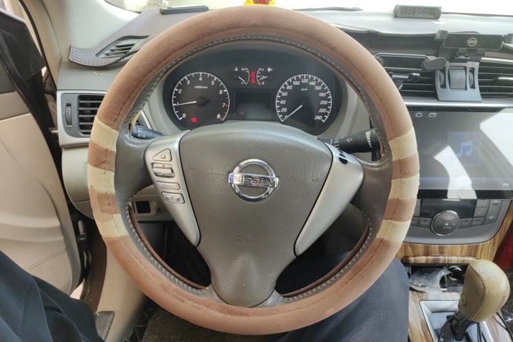 Used Nissan Sylphy 2014 1.6XV CVT Deluxe Edition Steering Wheel