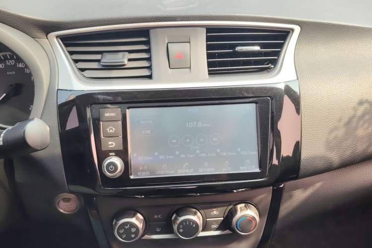 Used Nissan Sylphy 2016 1.6XV CVT Smart Enjoyment Version Audio And AC Panel