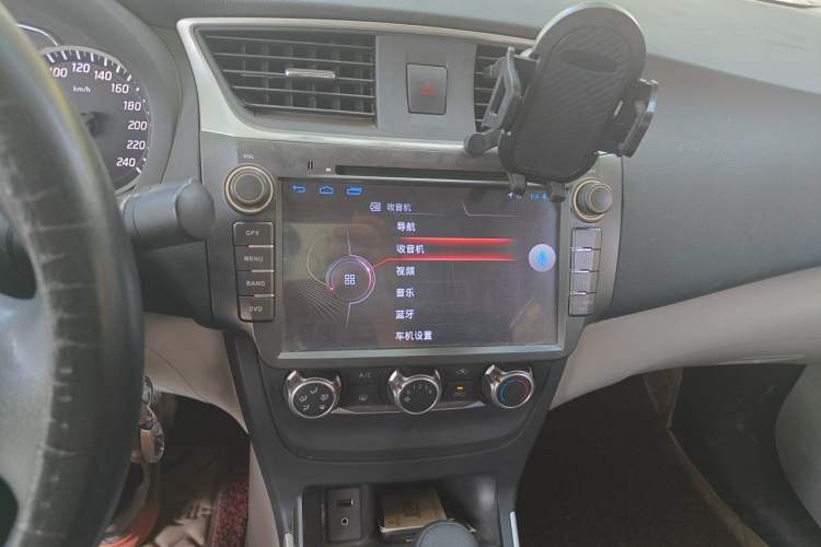 Used Nissan Sylphy 2016 1.6XE CVT Comfort Edition Audio And AC Panel