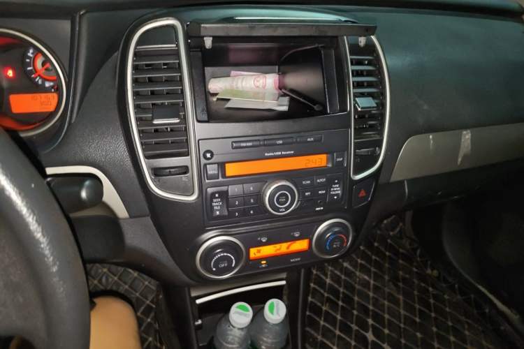 Used Nissan Sylphy 2016 Classic 1.6XE Manual Leading Edition Audio And AC Panel