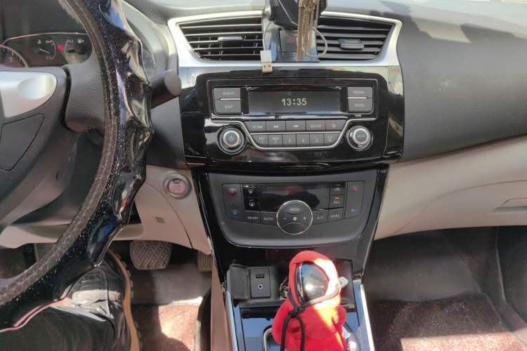 Used Nissan Sylphy 2016 1.8XL CVT Luxury Edition Audio And AC Panel