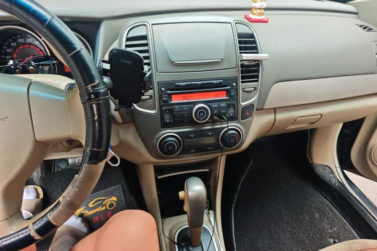 Used Nissan Sylphy 2016 Classic 1.6XE Automatic Comfort Edition Audio And AC Panel