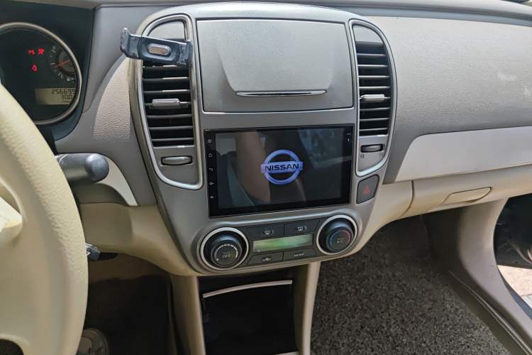 Used Nissan Sylphy 2016 Classic 1.6XE Manual Comfort Edition Audio And AC Panel