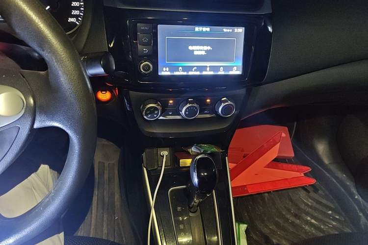Used Nissan Sylphy 2016 1.6XV CVT Smart Enjoyment Version Audio And AC Panel