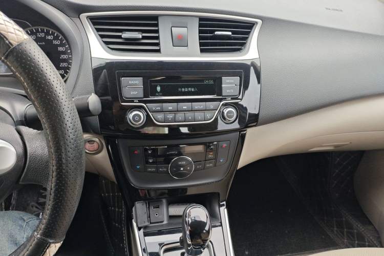 Used Nissan Sylphy 2016 1.8XL CVT Luxury Edition Audio And AC Panel