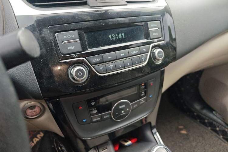 Used Nissan Sylphy 2016 1.8XL CVT Luxury Edition Audio And AC Panel