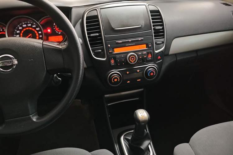 Used Nissan Sylphy 2016 Classic 1.6XE Manual Leading Edition Audio And AC Panel
