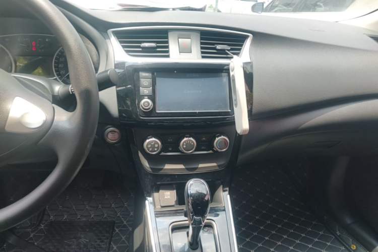 Used Nissan Sylphy 2016 1.6XV CVT Smart Enjoyment Version Audio And AC Panel