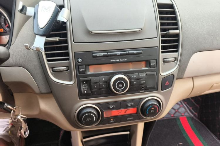 Used Nissan Sylphy 2016 Classic 1.6XE Manual Leading Edition Audio And AC Panel