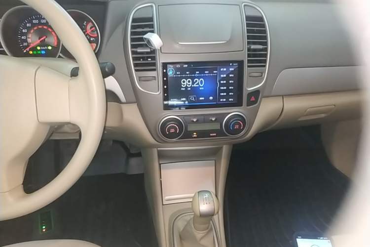 Used Nissan Sylphy 2016 Classic 1.6XE Manual Comfort Edition Audio And AC Panel
