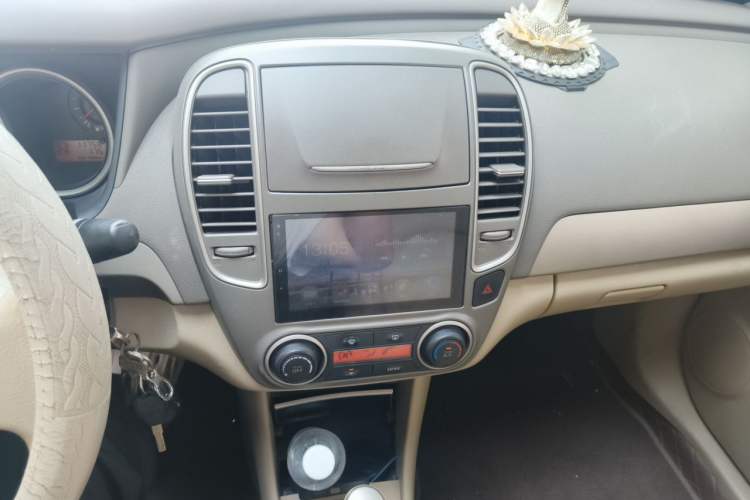 Used Nissan Sylphy 2016 Classic 1.6XE Automatic Comfort Edition Audio And AC Panel