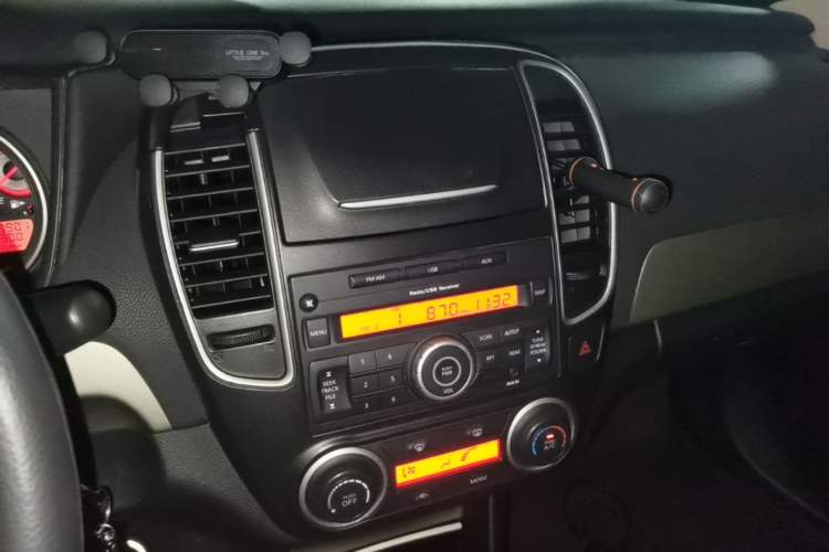 Used Nissan Sylphy 2016 Classic 1.6XE Manual Comfort Edition Audio And AC Panel