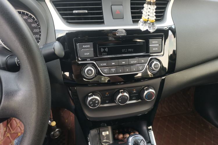 Used Nissan Sylphy 2016 Classic 1.6 XL Automatic Luxury Edition Audio And AC Panel