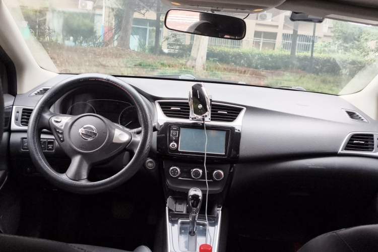 Used Nissan Sylphy 2016 1.6 XL CVT Deluxe Edition Center Console