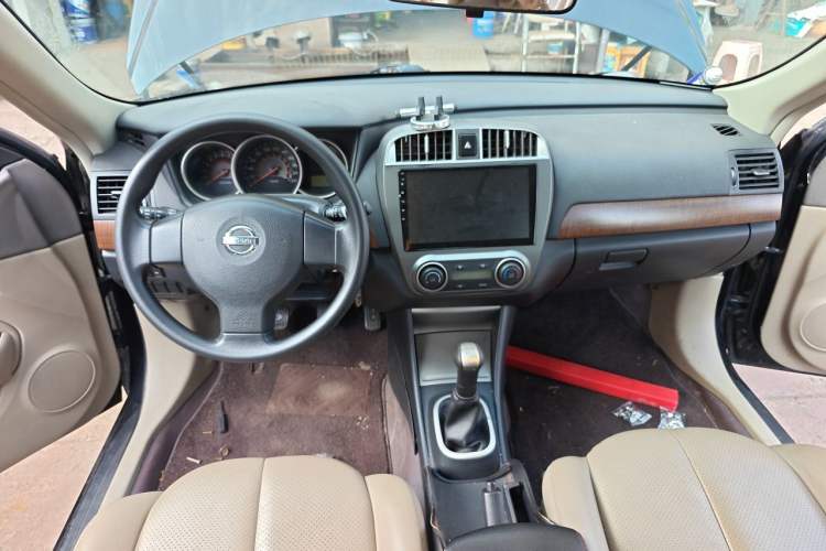 Used Nissan Sylphy 2016 Classic 1.6XE Manual Leading Edition Center Console