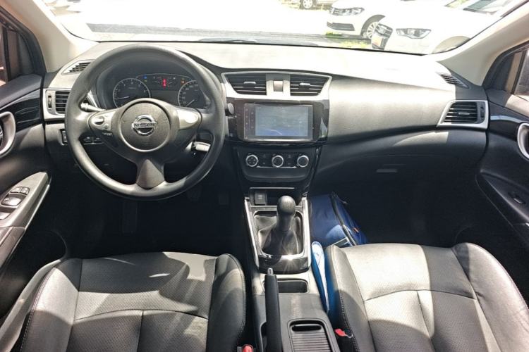 Used Nissan Sylphy 2016 1.6 XL Manual Luxury Edition Center Console