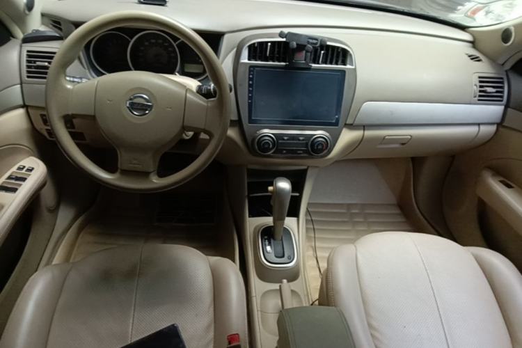 Used Nissan Sylphy 2016 Classic 1.6XE Automatic Leading Edition Center Console